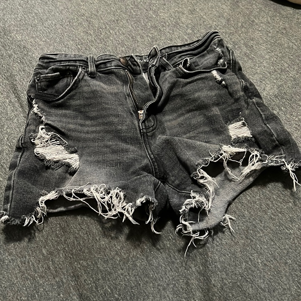 No Boundaries, high rise black jean shorts size 5
